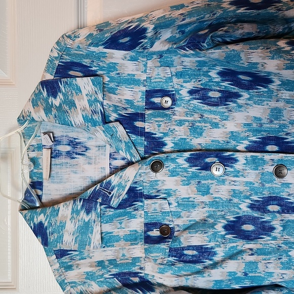 CHICO'S SIZE 1. LINEN/COTTON BLEND jacket. Beautiful shades of blue - Picture 2 of 9